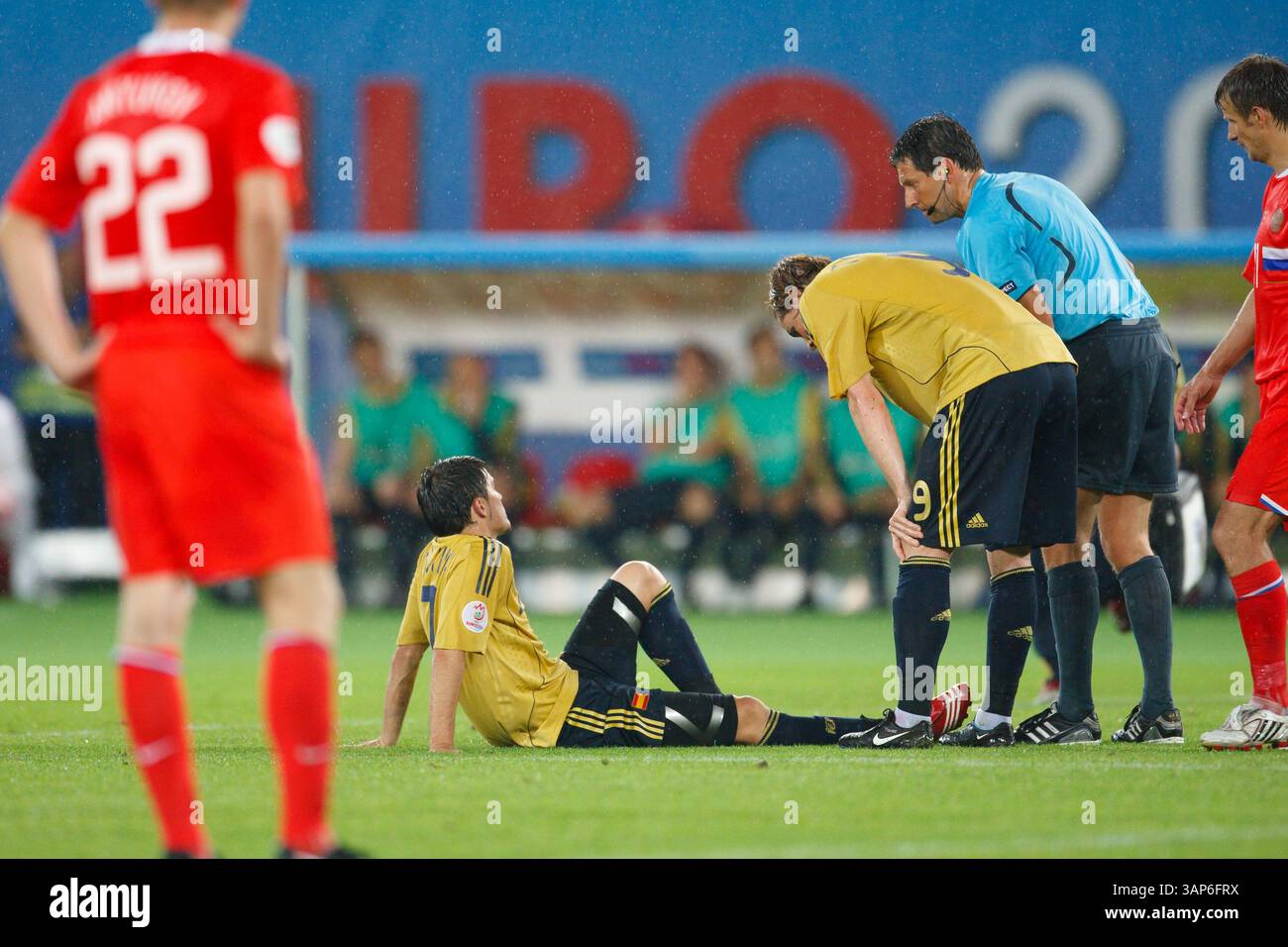 Der verletzte David Villa aus Spanien sitzt am 26. Juni 2008 im Ernst-Happel-Stadion in Wien im Halbfinale der UEFA Euro 2008 gegen Russland. Nur redaktionelle Verwendung. Kommerzielle Nutzung verboten. (Foto: Jonathan Paul Larsen / Diadem Images) Stockfoto