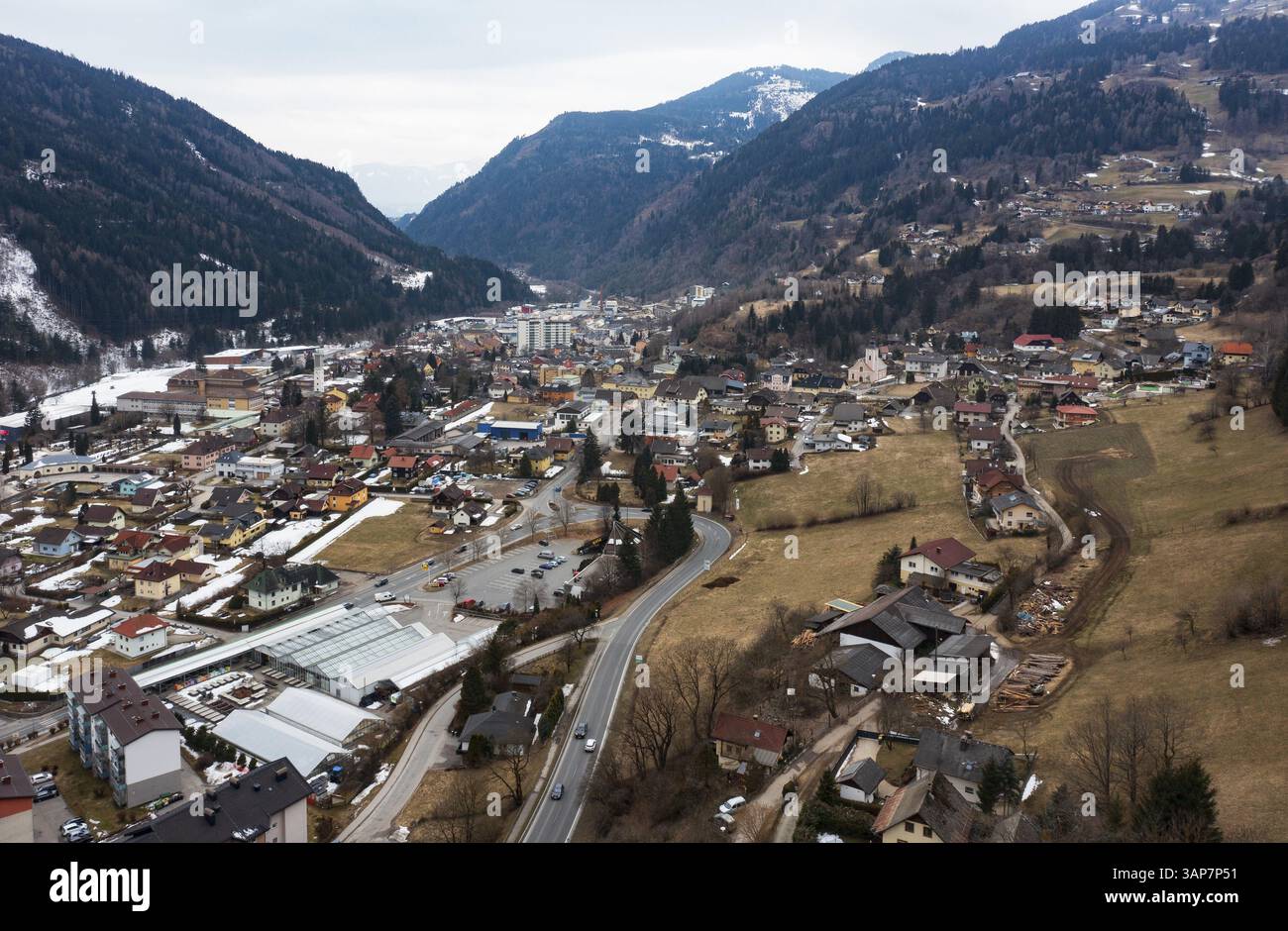 Drohnenbild, Wohngebäude, Stadtansicht, Radenthein, Gegendtal, Kärnten, Österreich, Europa Stockfoto