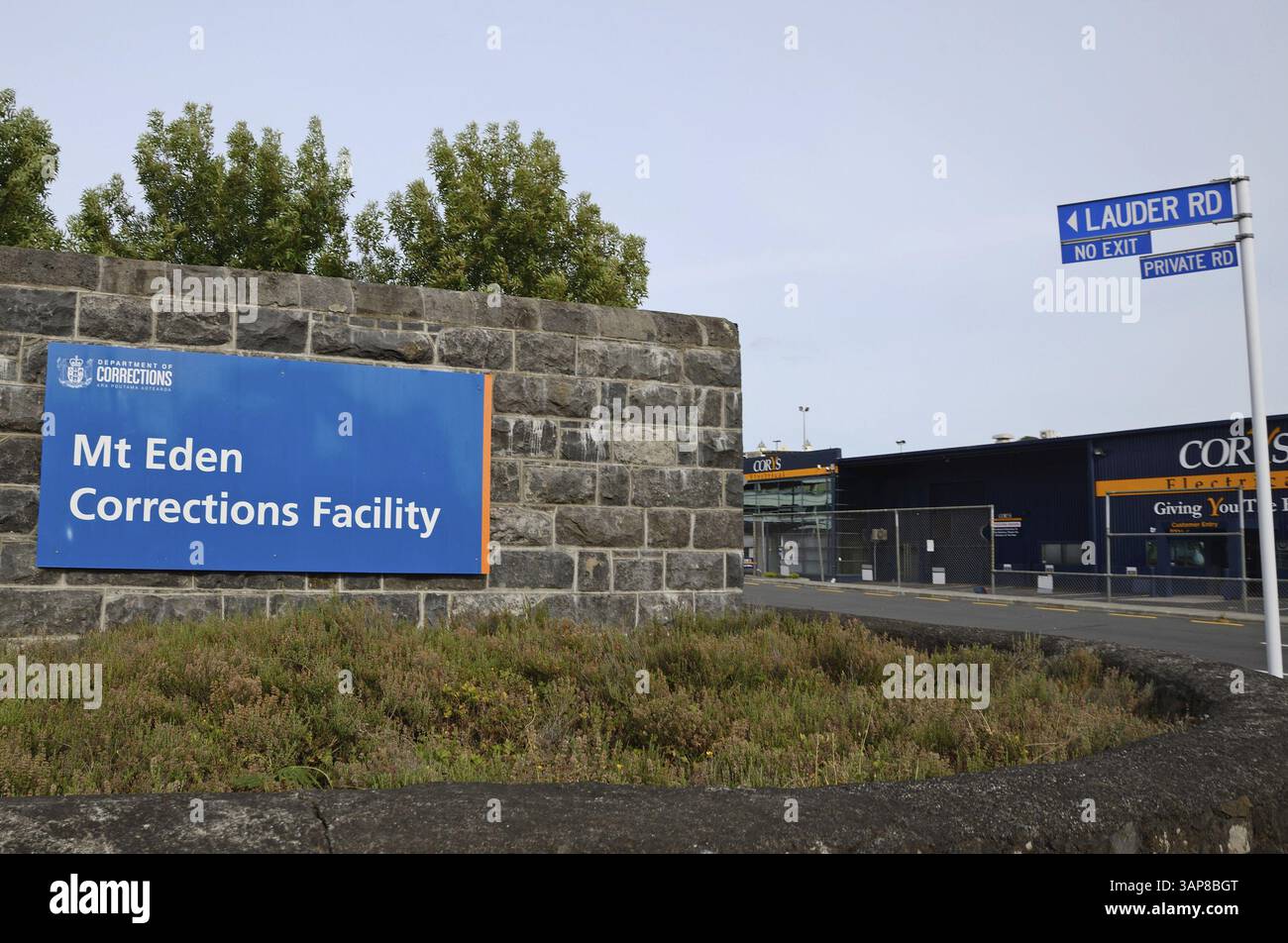 Beschilderung für den Eingang zum Mt. Eden Prison in Auckland Stockfoto