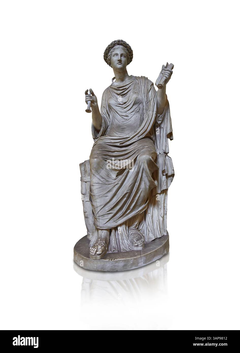 Römische Statue einer Dichterin, die durch die gebundene „volumina“ an ihrer Seite auf dem Sitz vorgeschlagen wird. Der Körper ist eine Kopie eines griechischen Originals aus dem 4. Jahrhundert v. Chr. und Th Stockfoto