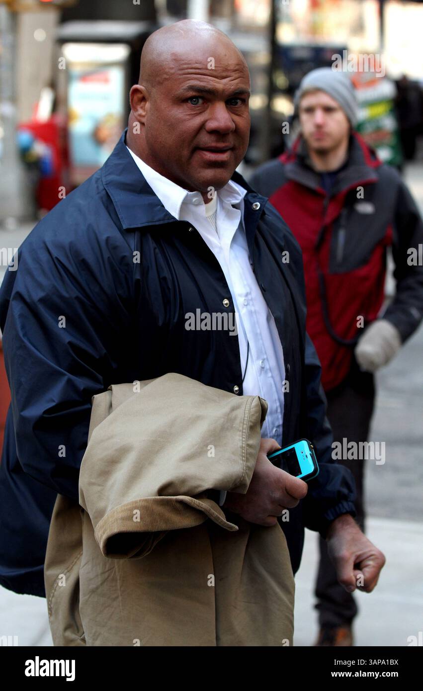 WWE-Wrestler Kurt Angle am Midtown-Set des Films „Sharknado 2“ in New York City - 24. Februar 2014 Stockfoto