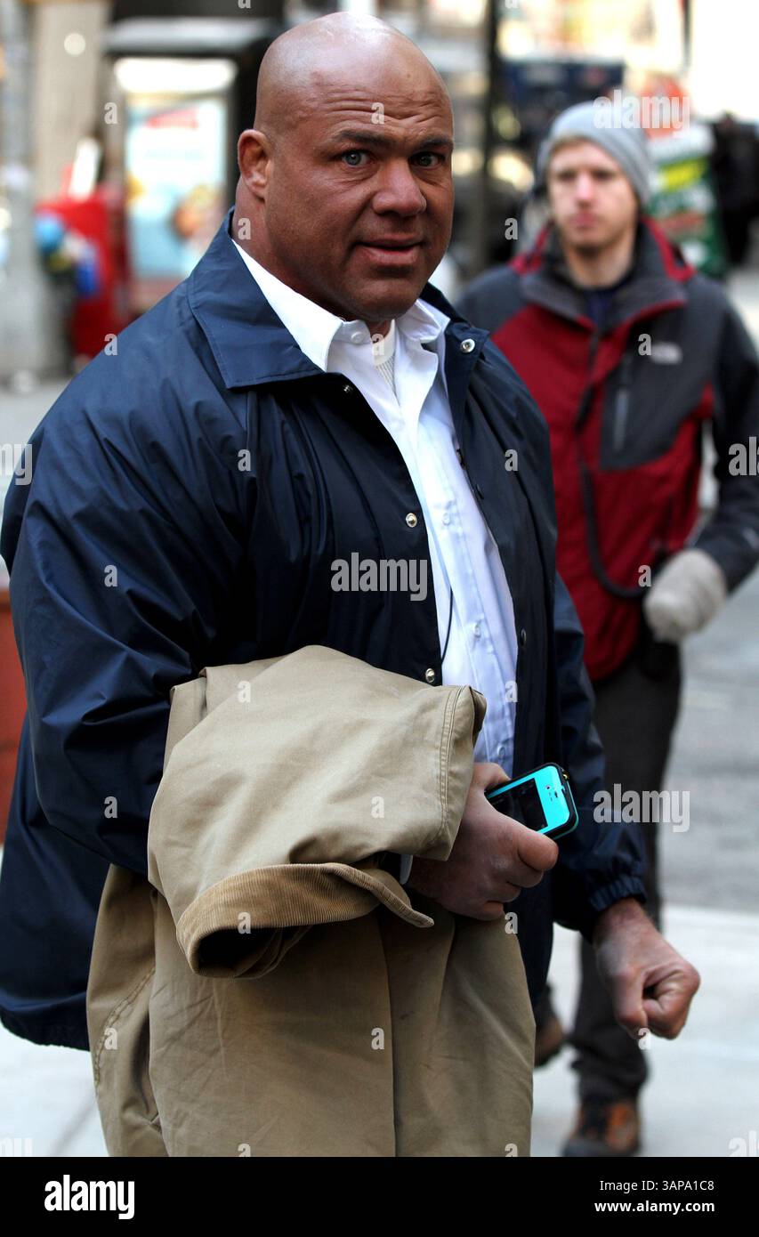 WWE-Wrestler Kurt Angle am Midtown-Set des Films „Sharknado 2“ in New York City - 24. Februar 2014 Stockfoto