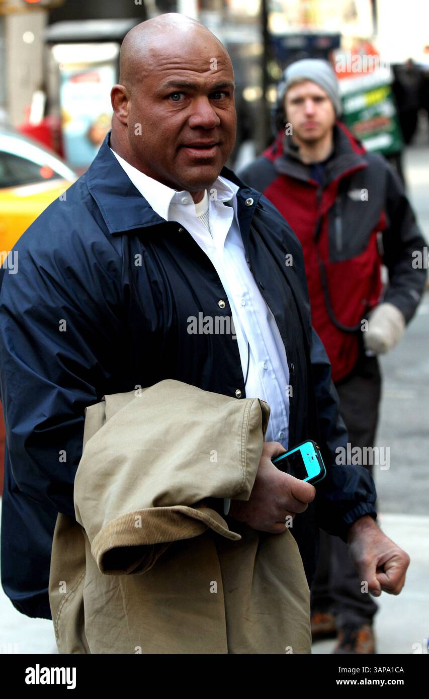 WWE-Wrestler Kurt Angle am Midtown-Set des Films „Sharknado 2“ in New York City - 24. Februar 2014 Stockfoto