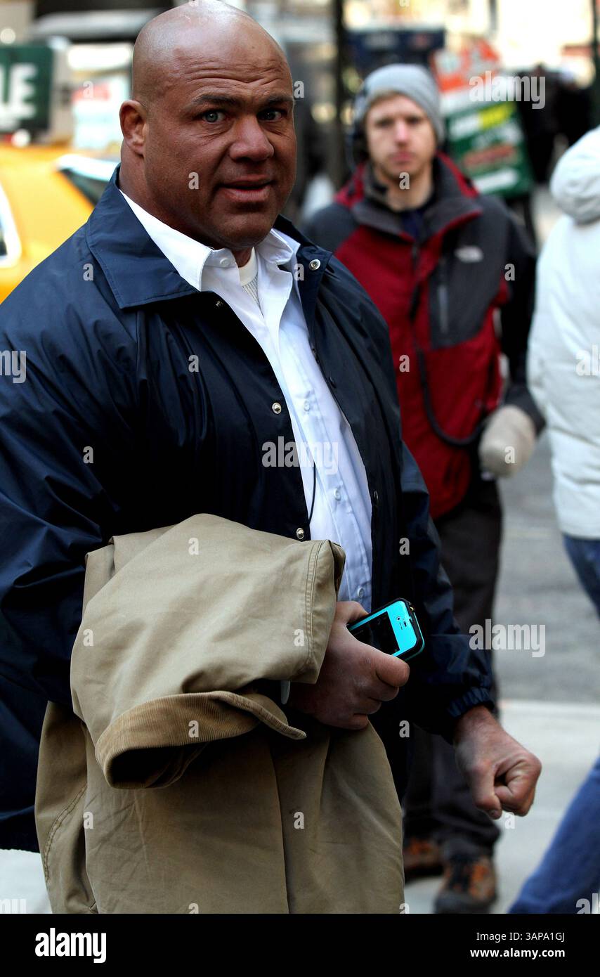 WWE-Wrestler Kurt Angle am Midtown-Set des Films „Sharknado 2“ in New York City - 24. Februar 2014 Stockfoto