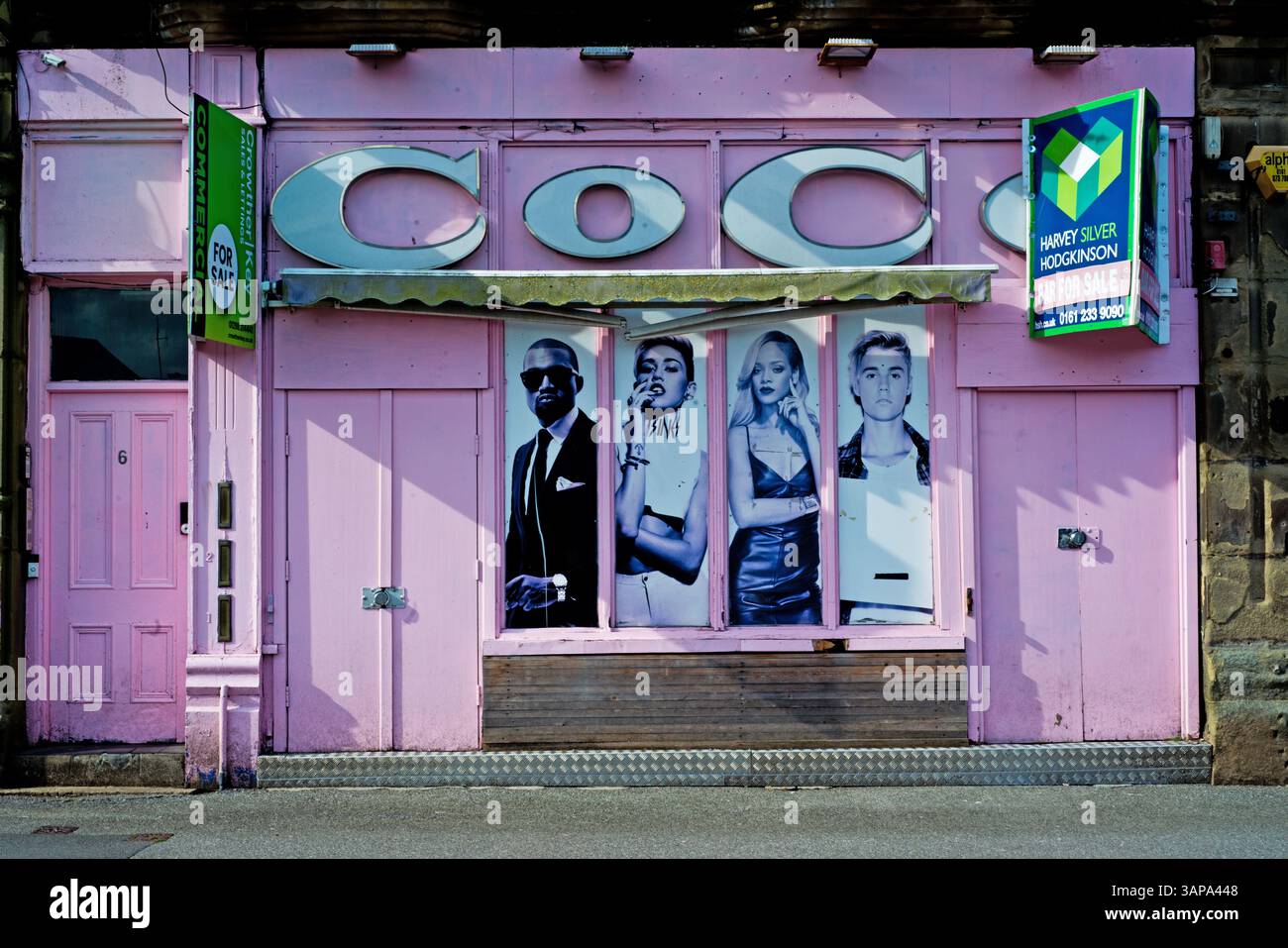 CO CO Kleiderladen geschlossen, Buxton, Derbyshire, England Stockfoto