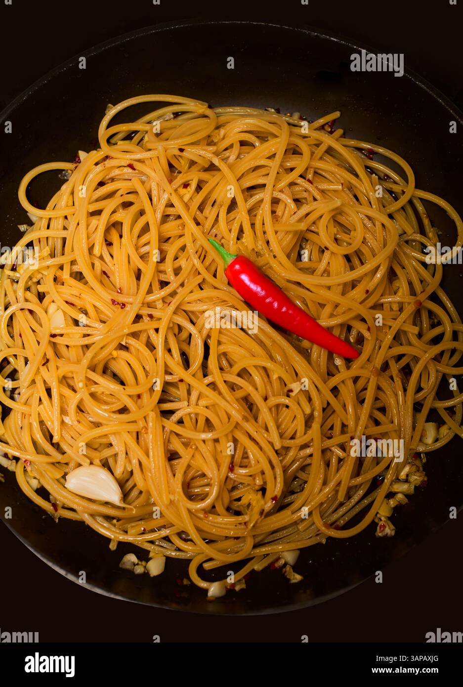 Spaghetti Aglio, Olio e Peperoncino – Eine klassische italienische Hitze Stockfoto