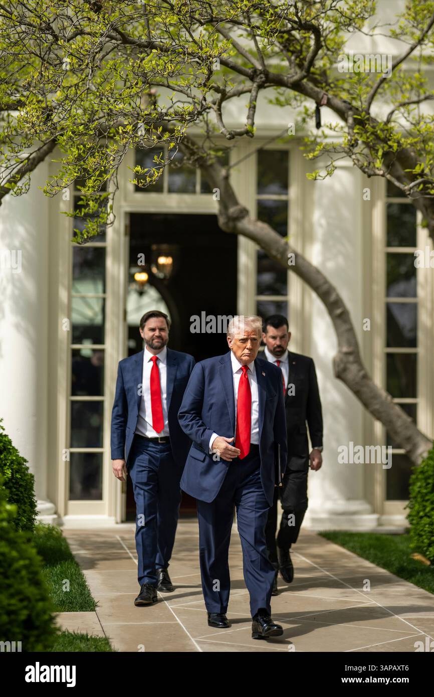 WASHINGTON DC, USA - 14. April 2025 - US-Präsident Donald J Trump und Vizepräsident JD Vance bei einer Veranstaltung anlässlich des College Football Nationa 2025 Stockfoto