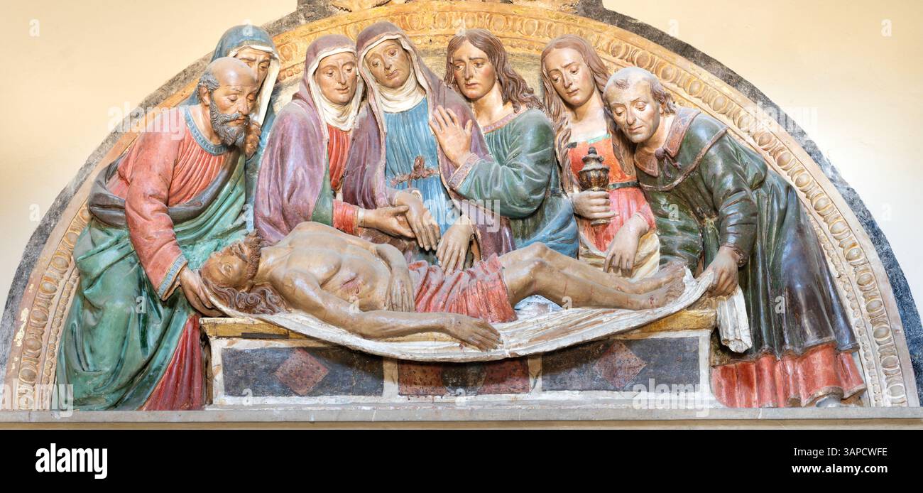 FLORENZ, ITALIEN - 19. MÄRZ 2025: Die aus der Renaissance stammende Skulpturengruppe (Terrakotta) der Beerdigung Jesu in der Kirche Chiesa di San Salvatore al Monte Stockfoto