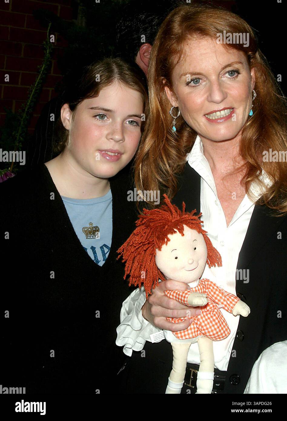 JANUAR 2011 - NEW YORK, NEW YORK, USA - SARAH FERGUSON UND TOCHTER EUGENIE.K31136JBB.EINFÜHRUNG EINER NEUEN SERIE VON THE DUCHESS OF YORK LITTLE RED IM GIRAFFE HOTEL , NEW YORK NEW YORK .06.11.2003. / 2003(Bild: © John Barrett/Globe Photos/ZUMAPRESS.com) Stockfoto