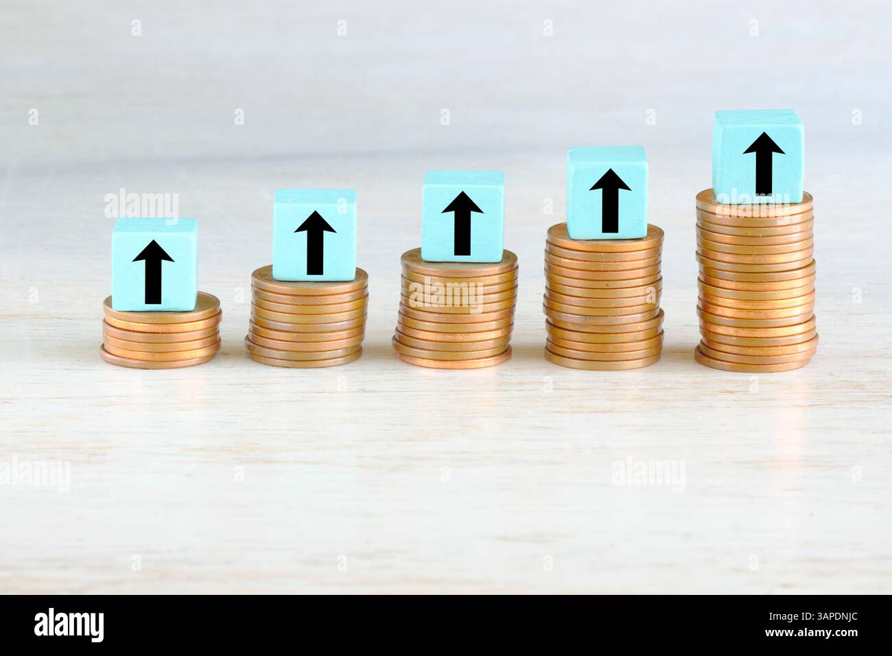 Geschäftskonzept für Finanzwachstum ODER Erhöhung von Zöllen, Steuern, Inflation und Preisen Stockfoto