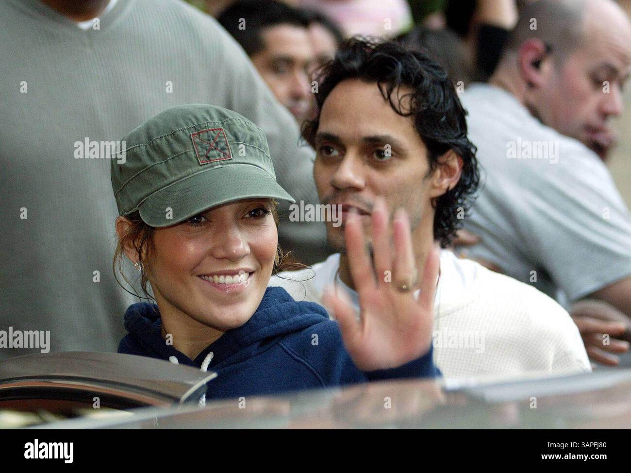 FEBRUAR 2005 - TENERIFFA, SPANIEN - K41931.001186 JENNIFER LOPEZ & MARC ANTHONY. - VERLASSEN DES HOTELS VOR DEM MARC ANTHONY KONZERT, TENERIFFA, SPANIEN. 25.02.2005. Alex ROSA- LINKUK-(Bild: © Globe Photos/ZUMAPRESS.com) Stockfoto