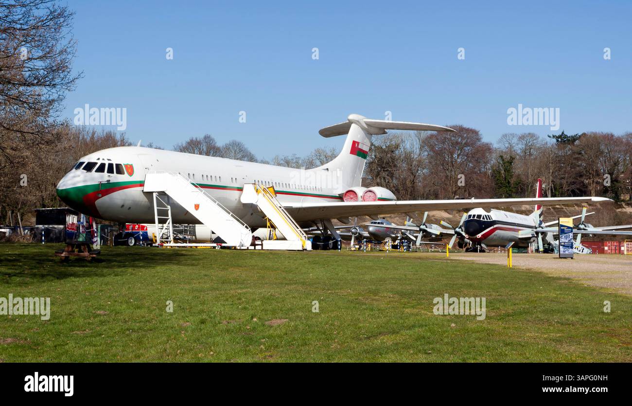 Blick auf den 1964, Vickers 1103 VC10 „Sultan of Oman“, Kennzeichen G-ARTA, ausgestellt im Aircraft Park im Brooklands Museum, Weybridge Stockfoto
