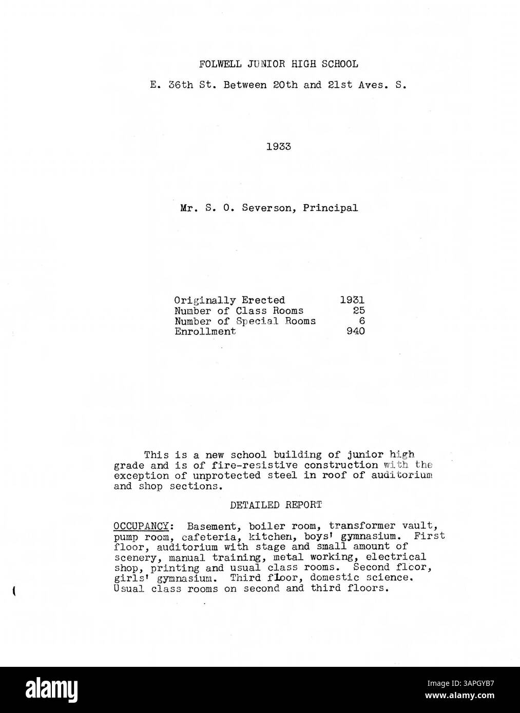 Dieser Fire Protection Engineering Report für Minneapolis Public Schools 1933 enthält die Ergebnisse einer Inspektion durch das General Inspection Bureau. Es enthält Berichte über die Feuerversicherung, Baugeschichte, Pläne und Fotos der Schulen. Der Bericht enthält auch Updates zu vier neuen Schulen: Folwell, Ramsey, Sheridan und Miller Vocational, mit Innenfotos im Anhang. Stockfoto