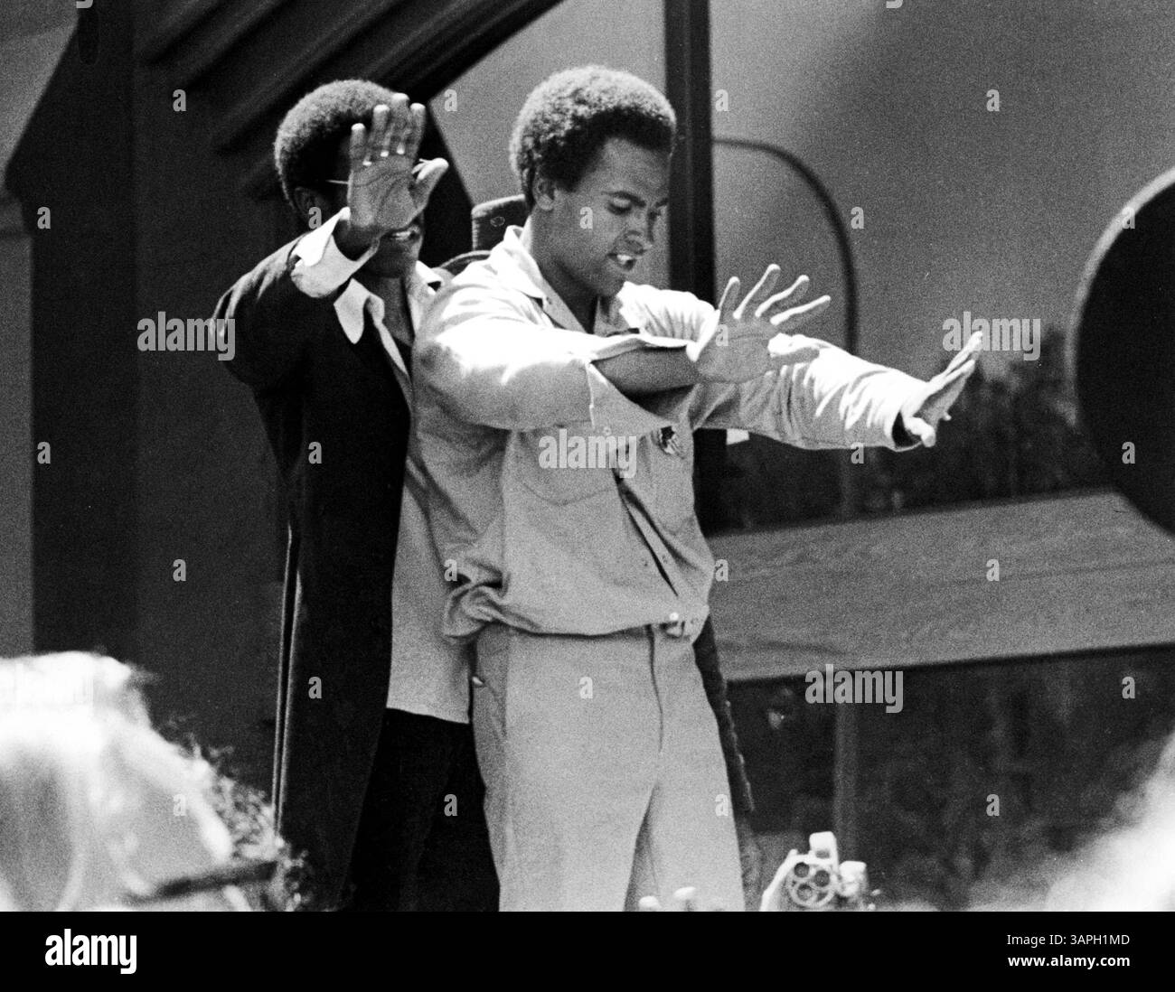 1. Januar 2011 - HUEY P. NEWTON SPRICHT NACH SEINER ENTLASSUNG MIT DER MENGE.1970.Â ©BEREITGESTELLT VON PT/(Credit Image: © Globe Photos/ZUMAPRESS.com) Stockfoto