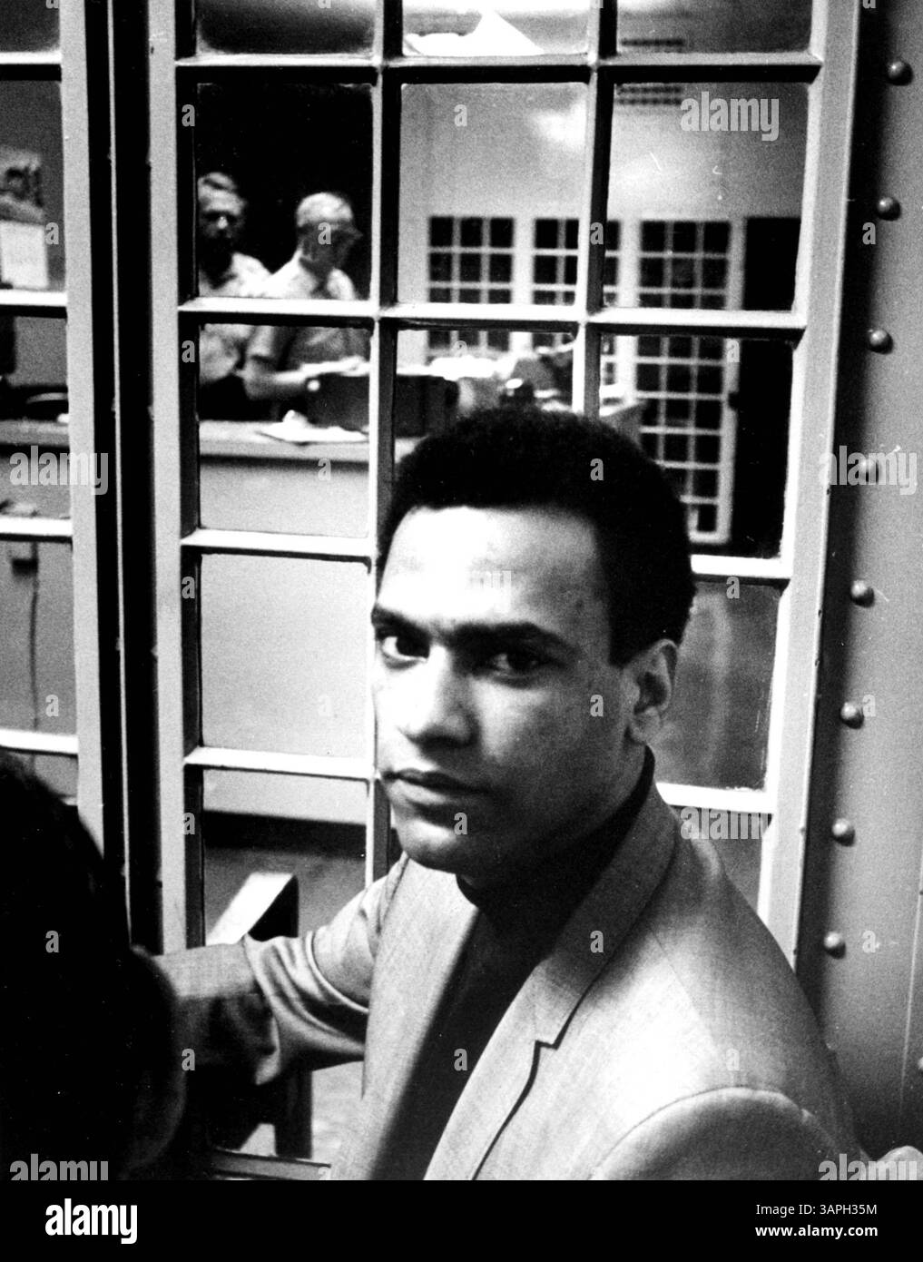 Januar 2011 - HUEY P. NEWTON IM COUNTY JAIL .1968.Â ROBERT STINNETT/(Kreditbild: © Globe Photos/ZUMAPRESS.com) Stockfoto