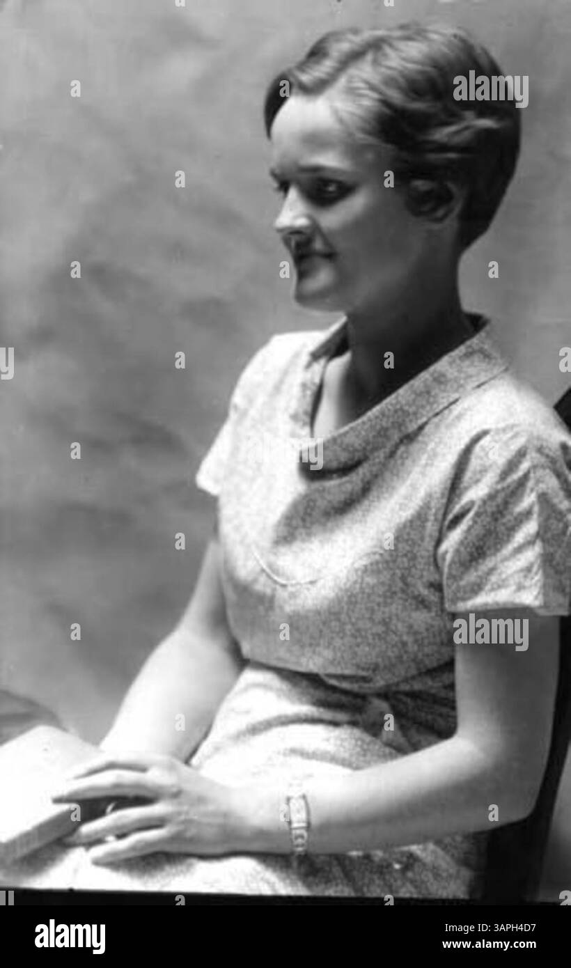 Eine Fotografie von Lillie Johnson, einer Studentin, aus der Doris Ulmann Sammlung, die das Leben der Studenten des frühen 20. Jahrhunderts reflektiert. Stockfoto