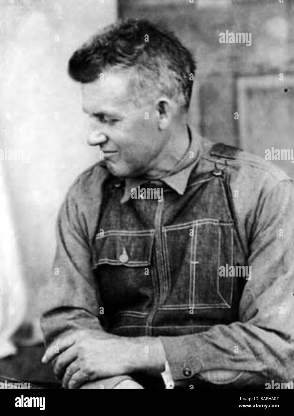 Bristol Taylor war ein Hackbrettmacher, Bauer und Dichter, bekannt für seine Beiträge zur Musik und Handwerkskunst. Sein Leben spiegelt eine Mischung aus ländlicher Kunst und Poesie wider, wobei er seine Fähigkeiten in der Herstellung von Dulcimern zeigt, während er sich auch in der Landwirtschaft engagiert und Gedichte schreibt. Stockfoto