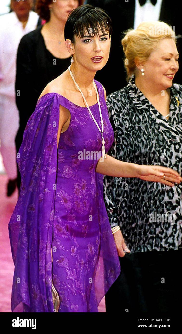 1. JANUAR 2011 - 1997 CANNES FILMFESTIVAL..DEMI MOORE.. UPPA/(Kreditbild: © Globe Photos/ZUMAPRESS.com) Stockfoto