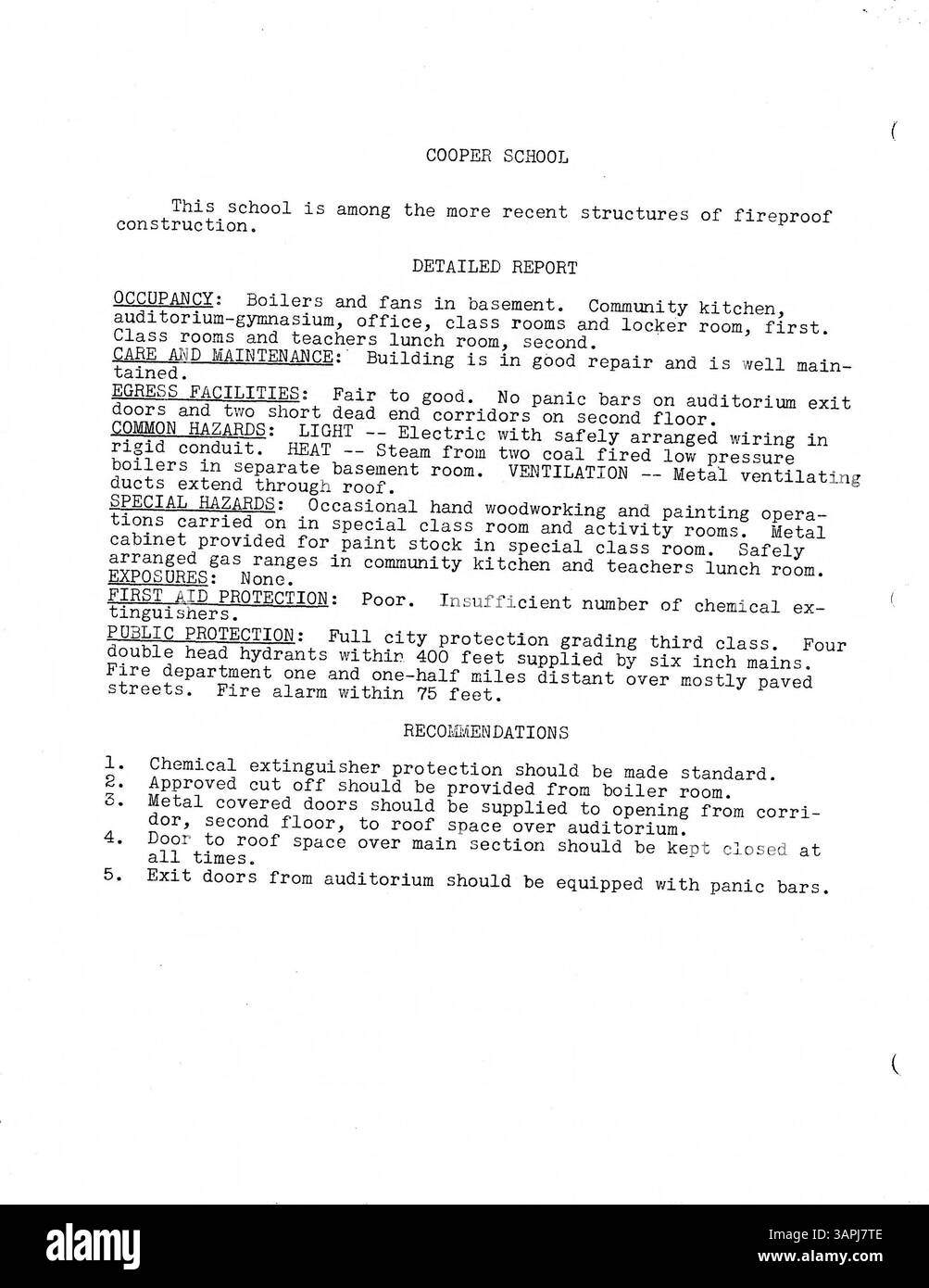 Dieser Bericht aus dem Jahr 1933 stellt die Ergebnisse der Inspektion der Minneapolis Public Schools vor. Sie enthält Berichte über die Brandversicherung, die Baugeschichte, Schulpläne und Fotos für jedes Schulgebäude. Vier neue Schulen, die nach 1931 gebaut wurden – Folwell, Ramsey, Sheridan und Miller Vocational – sind im Bericht dokumentiert, zusammen mit Innenaufnahmen im Anhang. Stockfoto