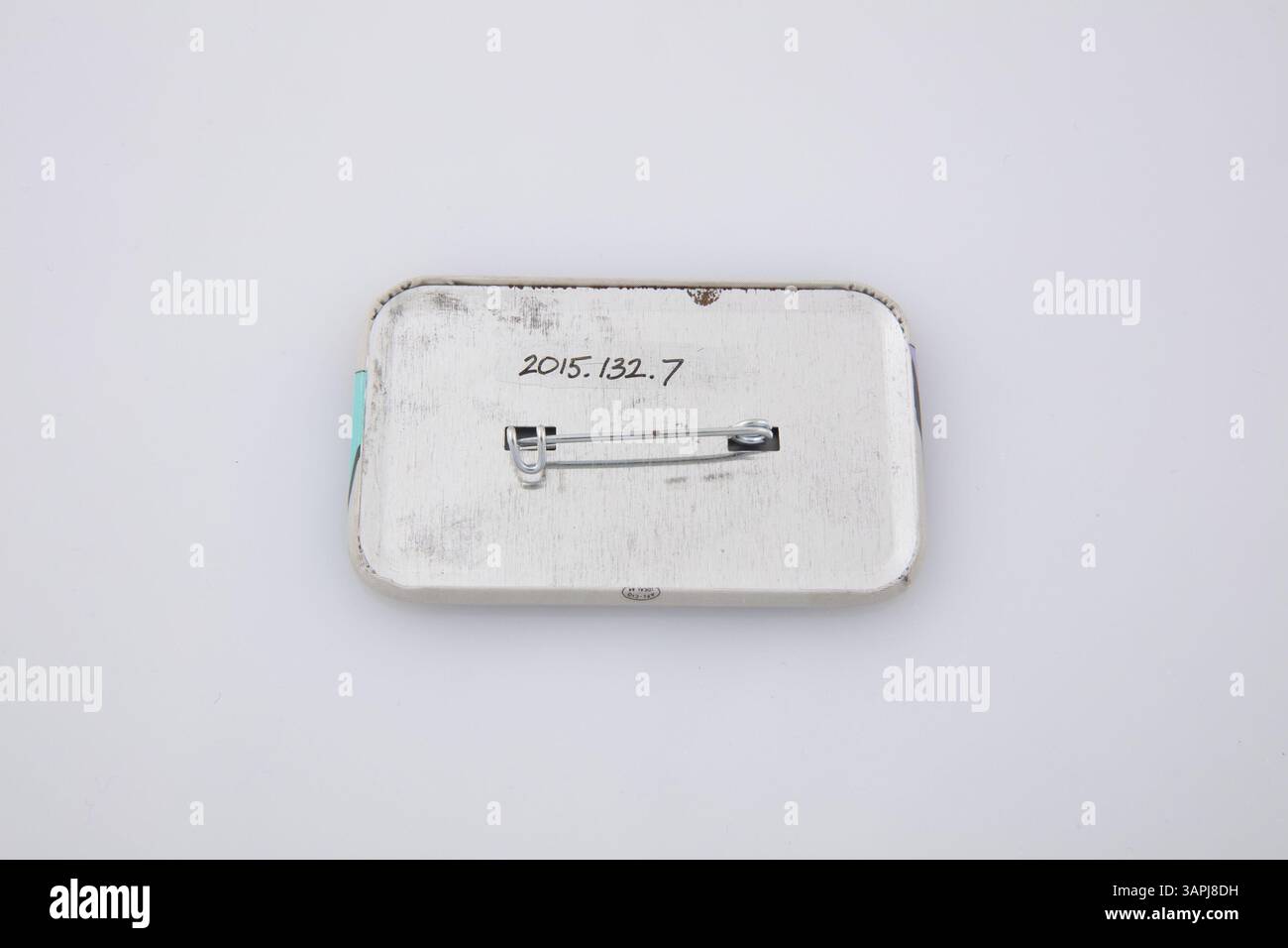 Diese 1988 Pin, die von der NAMES Project Foundation produziert wurde, war Teil der AIDS Memorial Quilt Initiative. Im Besitz von Pat und Mayer Levy, namhafte Pioniere im Bereich AIDS und LGBT-Aktivismus in St. Louis, Missouri. Stockfoto