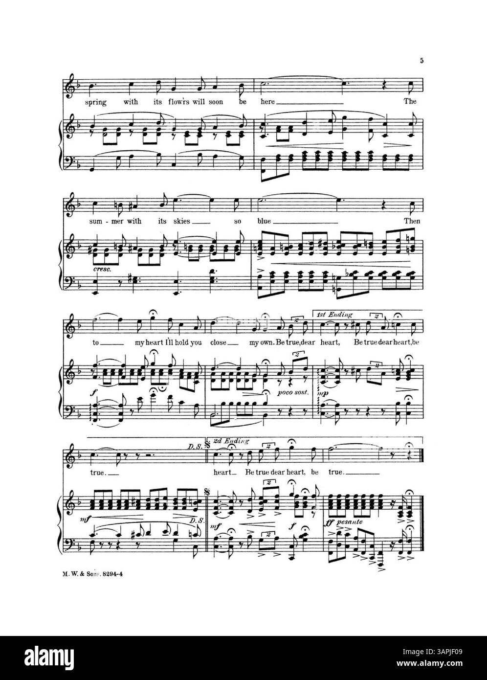 Be True, Dear Heart ist ein Musikstück aus der Sammlung Beautiful Songs by Annie Andros Hawley, herausgegeben von M.W. & Sons, Nummernschild 8294. Auf der Rückseite ist Musik aus dem Trio „The Teddy Bears' Picnic“ von John W. Bratton zu sehen. Die Farbe des Digitalbilds kann von der des Originals abweichen und es fehlen Beschriftungen. Für detaillierte Anmerkungen wenden Sie sich bitte an Music Services. Stockfoto