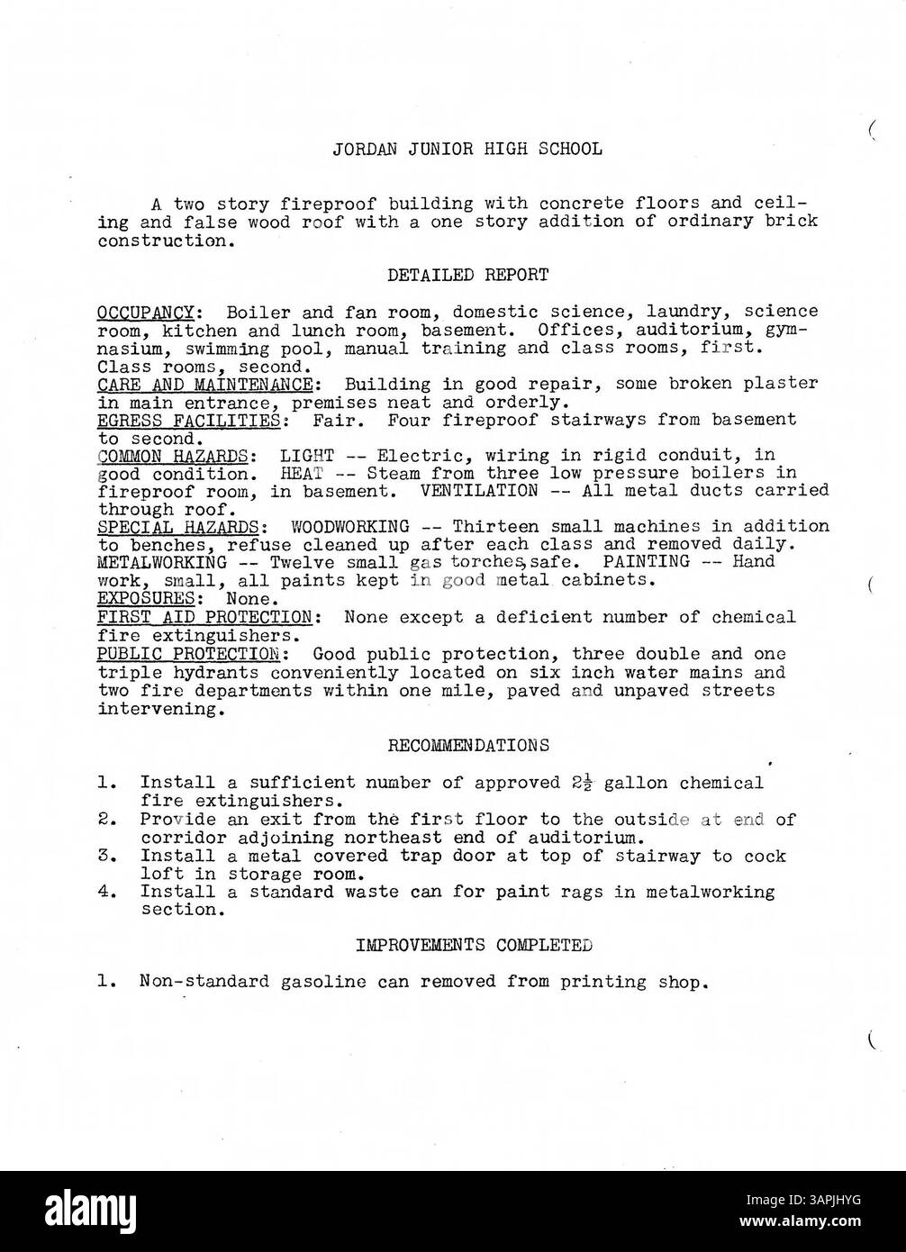Der Bericht über die Minneapolis Public Schools von 1933 enthält eine Inspektion von Schulgebäuden durch das General Inspection Bureau. Es enthält Berichte über die Feuerversicherung, Baugeschichte, Pläne und Fotos für jede Schule sowie Details von vier neuen Schulen, die seit dem Bericht von 1931 gebaut wurden: Folwell, Ramsey, Sheridan und Miller Vocational. Der Anhang enthält einige Innenfotos. Stockfoto