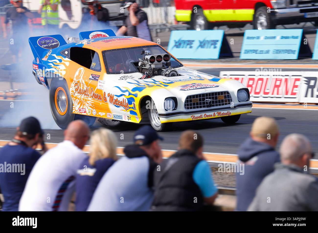 Ford Mustang Funny Car Steel River Rennen auf der Dragstrip auf dem Melbourne Raceway in Yorkshire, Großbritannien Stockfoto