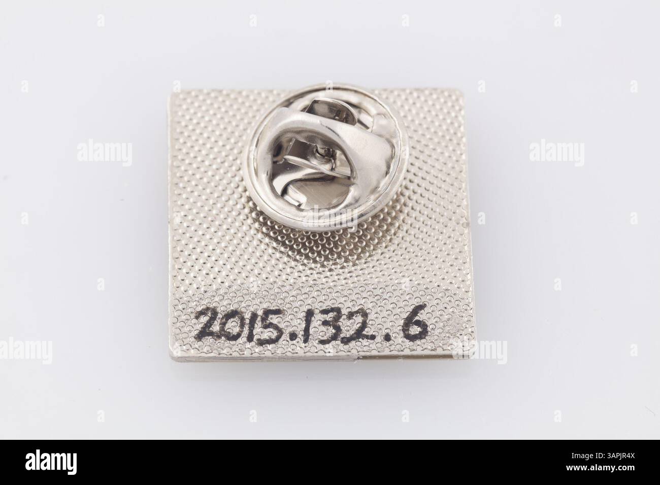 Diese Pin, Teil des AIDS Memorial Quilts, war im Besitz von Pat und Mayer Levy, Pioniere im Bereich AIDS Awareness und LGBT-Aktivismus in St. Louis. Die Pin symbolisiert ihre Fürsprache und ihr Engagement für die LGBT- und AIDS-Gemeinschaften. Stockfoto