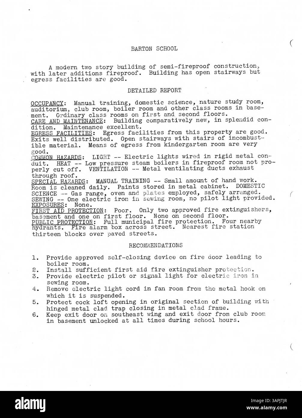 Dieser Bericht über die Brandschutztechnik 1933 enthält die Ergebnisse der Inspektionen für die öffentlichen Schulen in Minneapolis. Sie enthält Berichte über die Feuerversicherung, die Baugeschichte, Pläne und Fotos für jede Schule. Der Bericht dokumentiert den Bau von vier neuen Schulen nach 1931: Folwell, Ramsey, Sheridan und Miller Vocational, mit Innenfotos im Anhang. Stockfoto