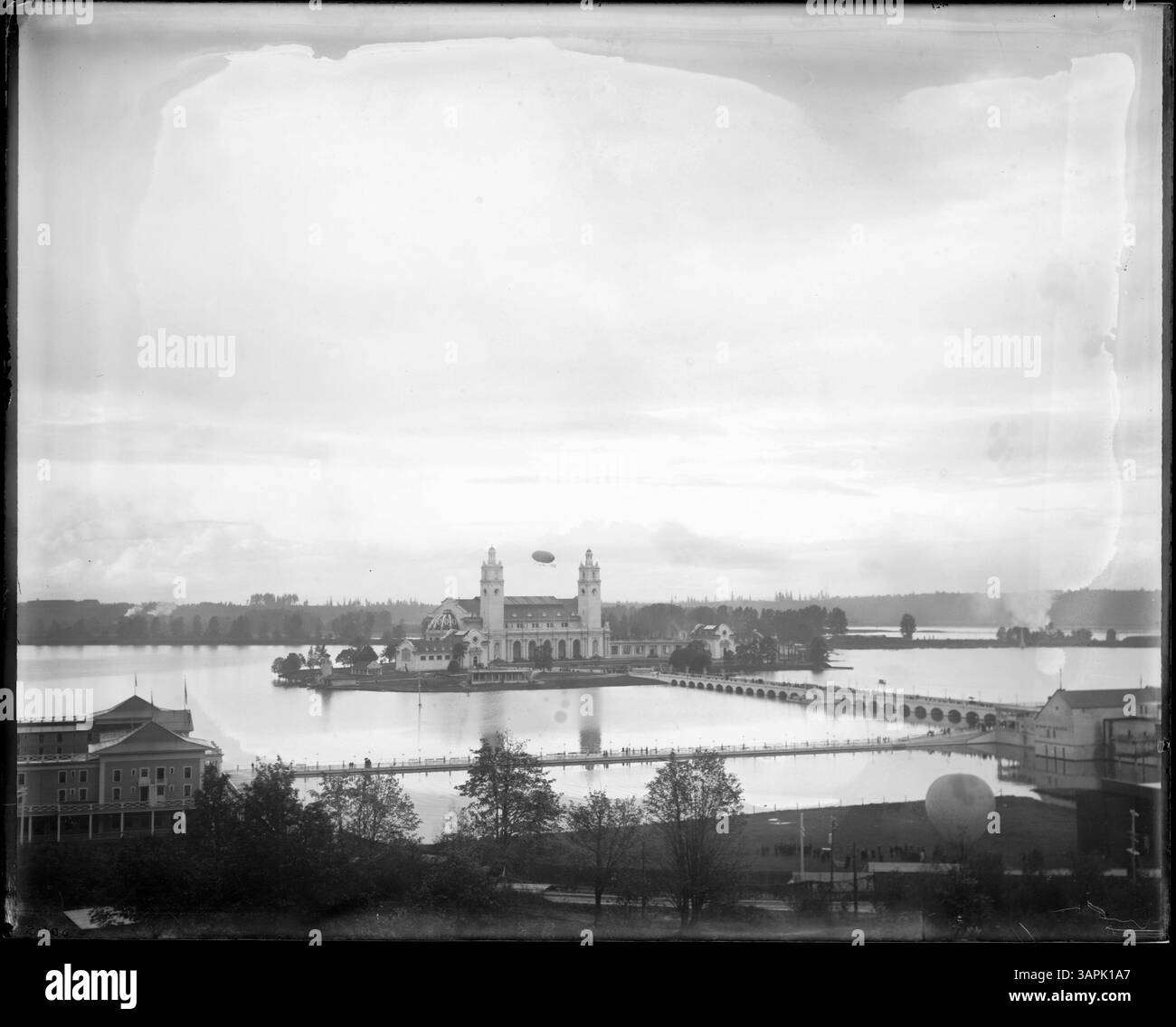 Ein Panoramafoto aus den Bibliotheken der University of Oregon, das das ...