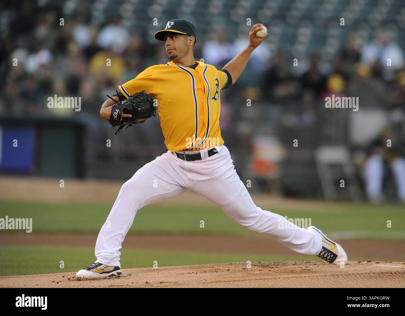 15. August 2011 - Oakland, CA, USA - Oakland Athletics Pitcher Gio Gonzalez spielt im ersten Inning ihres Spiels am Montag, den 15. August 2011 im O.Co Coliseum in Oakland, Kalifornien. (Kreditbild: © Jose Carlos Fajardo/Contra Costa Times/MCT/ZUMAPRESS.com) Stockfoto