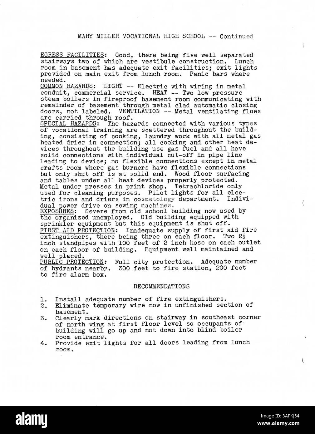 Der Fire Protection Engineering Report vom 23. Februar 1933 dokumentiert Brandschutzinspektionen für Minneapolis Public Schools. Der Bericht enthält Berichte über Feuerversicherungen, Gebäudehistorie, Pläne und Fotos für jedes Schulgebäude. Außerdem gibt es Updates über vier neue Schulen: Folwell, Ramsey, Sheridan und Miller Vocational. Einige Innenaufnahmen sind im Anhang zu finden. Stockfoto