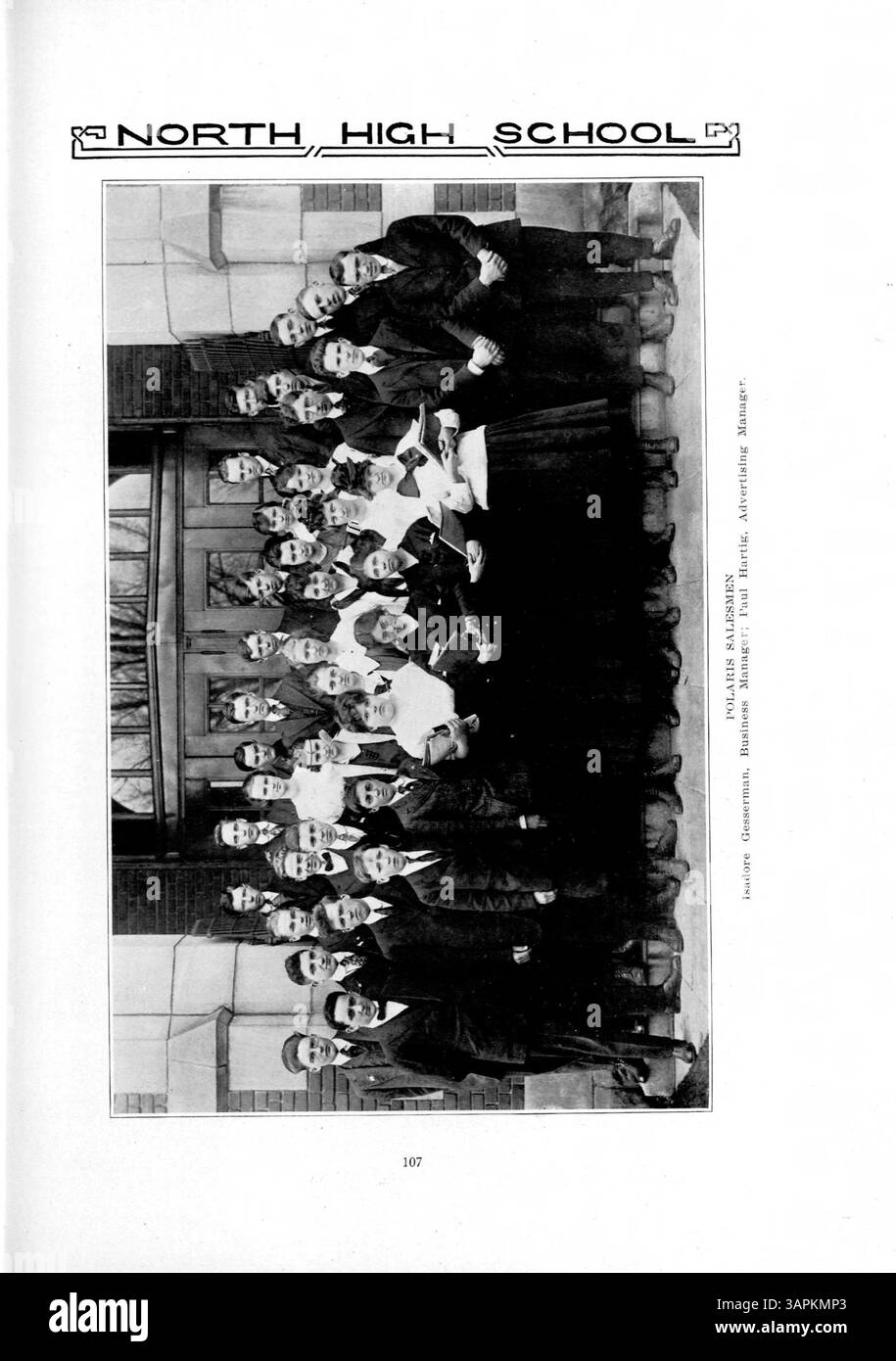 Das Jahrbuch Polaris 1917 dokumentiert das Schuljahr 1916-1917 an der North High School und zeigt Schüler, Lehrer, Leichtathletik, Clubs, und afroamerikanische Geschichte. Stockfoto