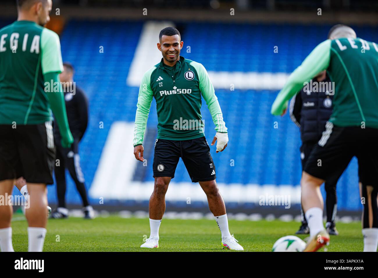 London, Großbritannien. April 2025. Juergen Elitim wurde während des offiziellen Trainings von Legia Warszawa vor dem zweiten Leg des Viertelfinalspiels der UEFA Europa Conference League zwischen Chelsea FC und Legia Warszawa gesehen. Credit: Maciej Rogowski/Alamy Live News Stockfoto