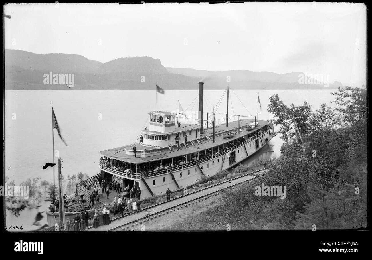 Foto des Dampfschiffes „Harvest Queen“ auf dem Columbia River, aufgenommen von Lee Moorhouse. Stockfoto