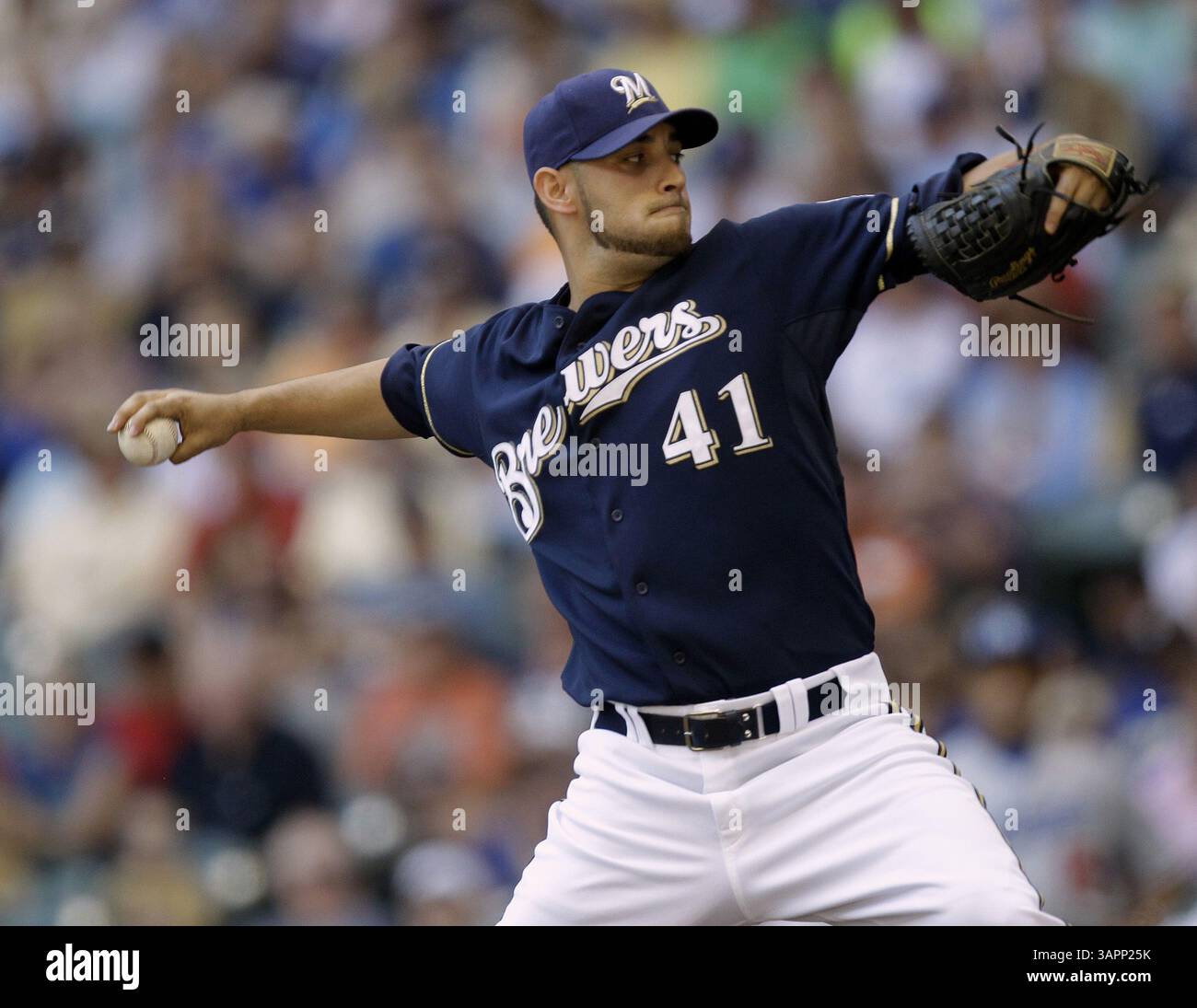 18. August 2011 – Milwaukee, WI, USA – Marco Estrda von Milwaukee Brewers arbeitet am Donnerstag, 18. August 2011, im Miller Park in Milwaukee, Wisconsin, gegen die Los Angeles Dodgers. Die Dodgers haben Estrada und die Brewers mit 5:1. (Bild: © Benny Sieu/Milwaukee Journal Sentinel/MCT/ZUMAPRESS.com) Stockfoto