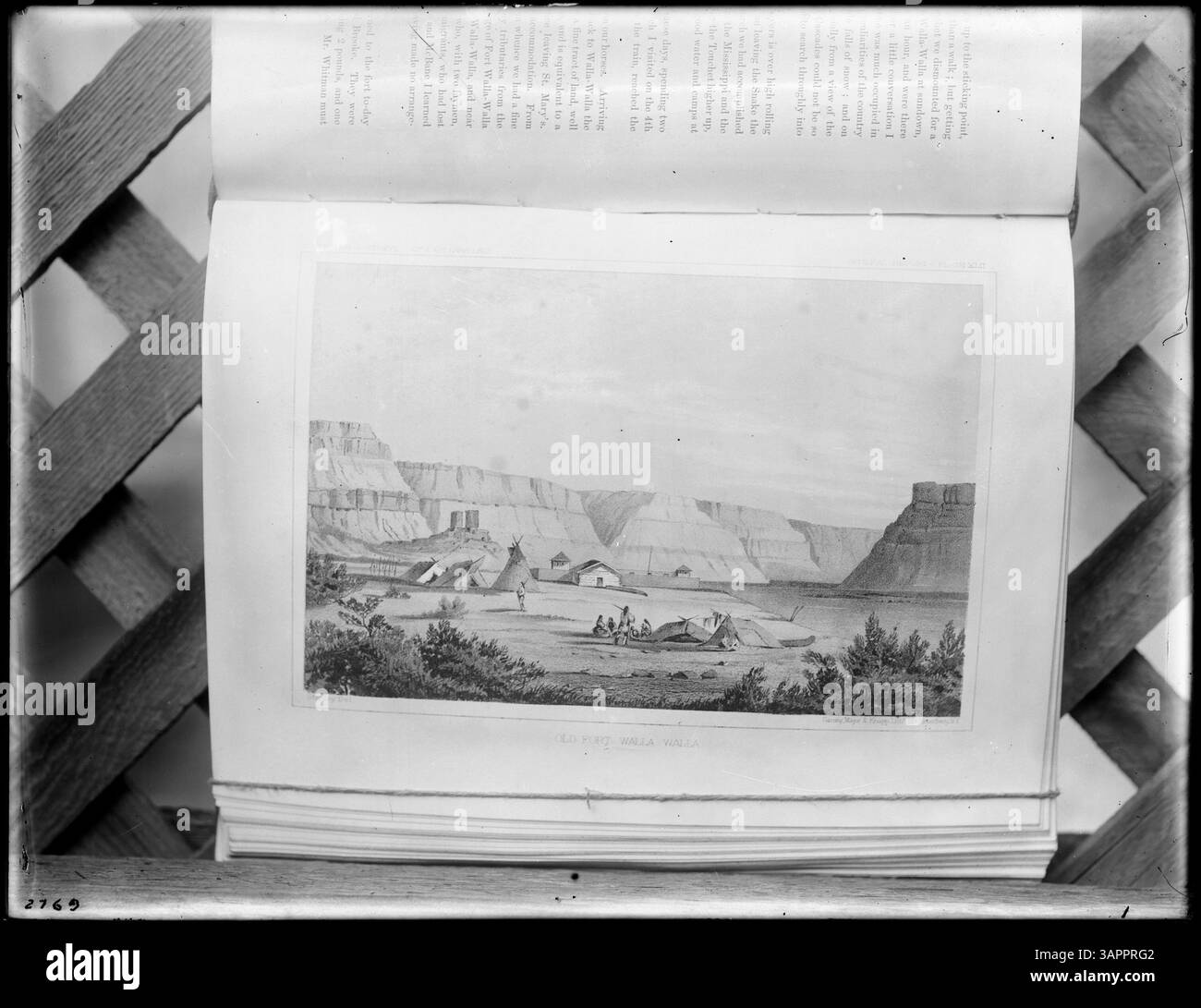 Eine Illustration aus dem Bericht von Isaac I. Stevens, der die Erkundung einer Route der Pacific Railroad mit Old Fort Walla Walla beschreibt. Das Bild dokumentiert die historische Stätte und den Erkundungsprozess im 19. Jahrhundert. Stockfoto