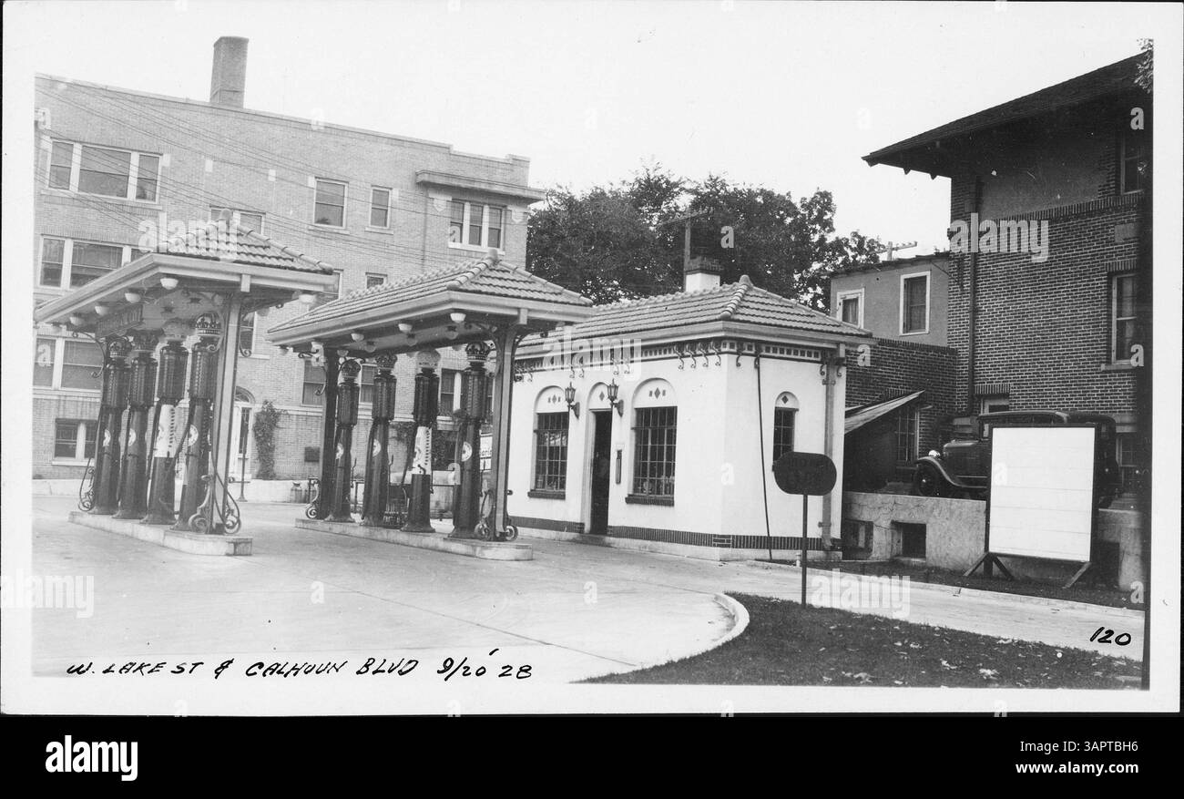 Die Shell Service Station ist eine historische Tankstelle im Hennepin County, die als wichtiger Standort für Tankstellen und Automobildienste dient. Der Bahnhof stellt das Wachstum der Vorortinfrastruktur in der Region dar. Stockfoto
