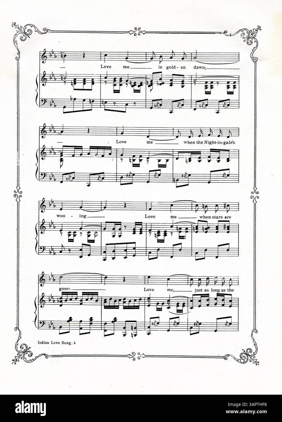 Die Noten von „Indian Love Song“ sind von einer kunstvollen dekorativen Grenze eingerahmt, die die kulturellen Aspekte der Komposition betont. Stockfoto