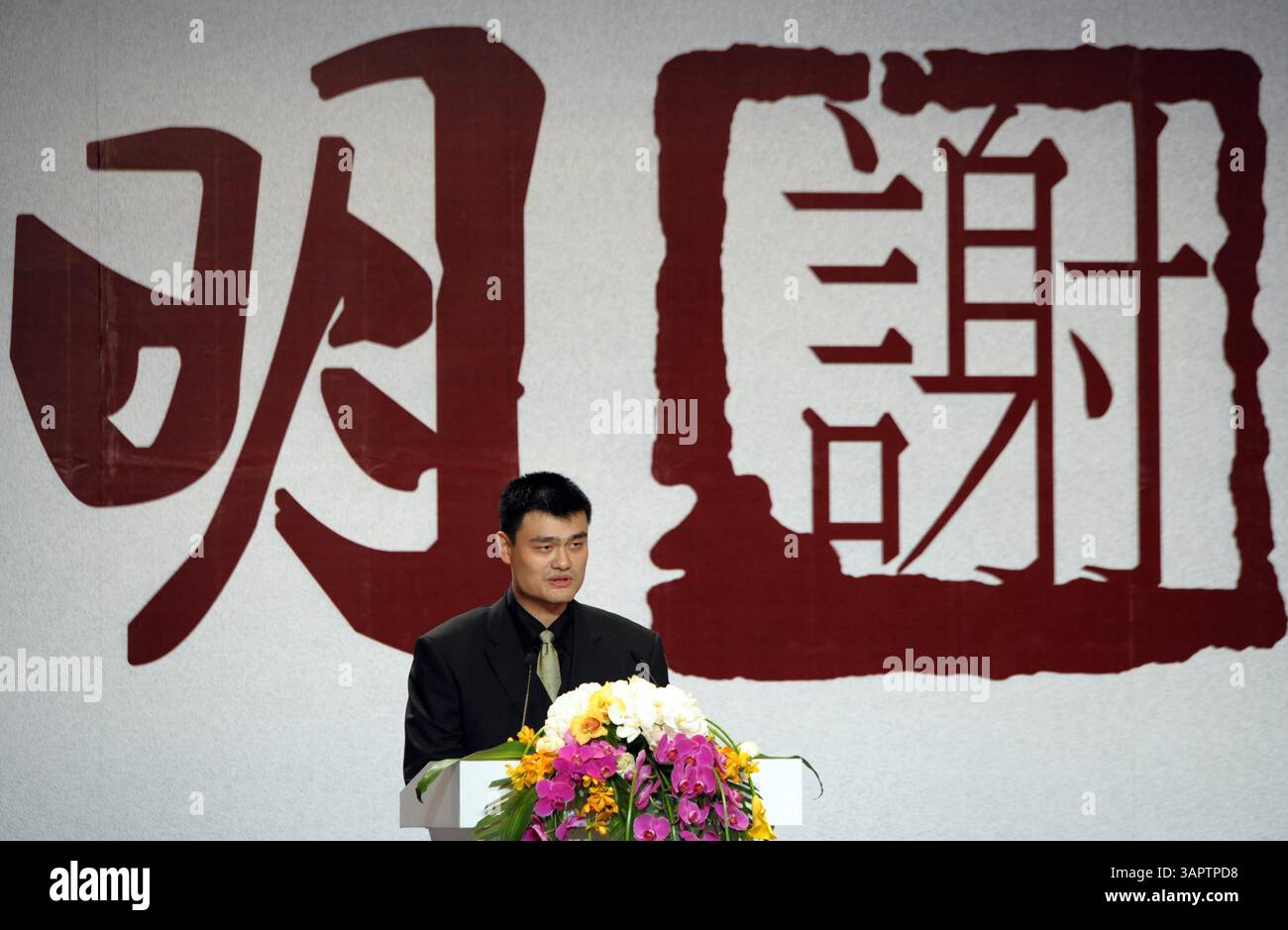 Qiz qinini yoyadi Qiz qinini yoyadi