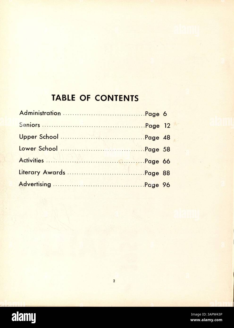 Dieses Jahrbuch der Northrop Collegiate School dokumentiert Schüler, Lehrer, Vereine, Leichtathletik und Veranstaltungen aus dem Schuljahr 1955-1956. Stockfoto