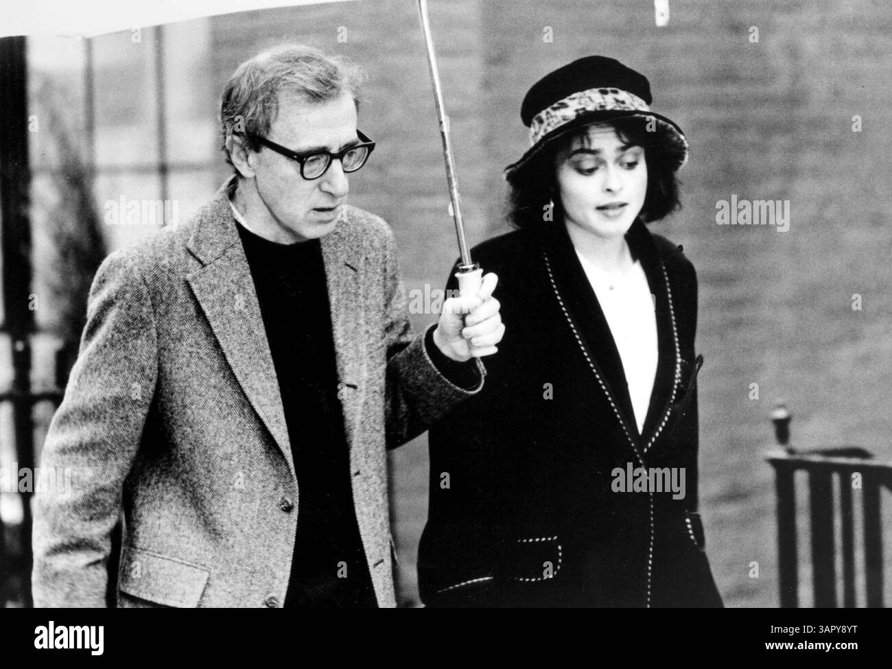 Januar 2011 - A11611. 1995.''MÄCHTIGE APHRODITE''. WOODY ALLEN HELENA BONHAM CARTER. BEREITGESTELLT VON ADH/FILMFOTO (Kreditbild: © Globe Photos/ZUMAPRESS.com) Stockfoto