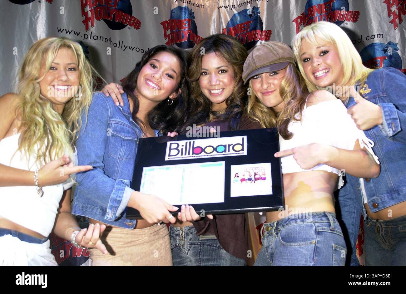 1. JANUAR 2011 - K26220JKRON SD0917.POP-GRUPPE ''KEINE GEHEIMNISSE''. ERINNERT AN DEN ERSTEN PLATZ DER BILLBOARD-ZEITSCHRIFT „HEATSEEKERS“. PLANET HOLLYWOOD TIMES SQUARE/NYC. JOHN KRONDES/ 2002(Bild: © Globe Photos/ZUMAPRESS.com) Stockfoto