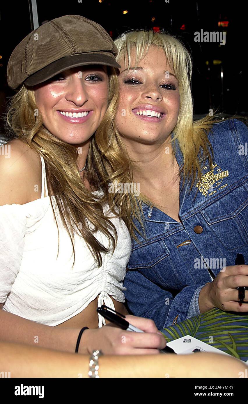 1. JANUAR 2011 - K26220JKRON SD0917.POP-GRUPPE ''KEINE GEHEIMNISSE''. ERINNERT AN DEN ERSTEN PLATZ DER BILLBOARD-ZEITSCHRIFT „HEATSEEKERS“. PLANET HOLLYWOOD TIMES SQUARE/NYC. JOHN KRONDES/ 2002(Bild: © Globe Photos/ZUMAPRESS.com) Stockfoto