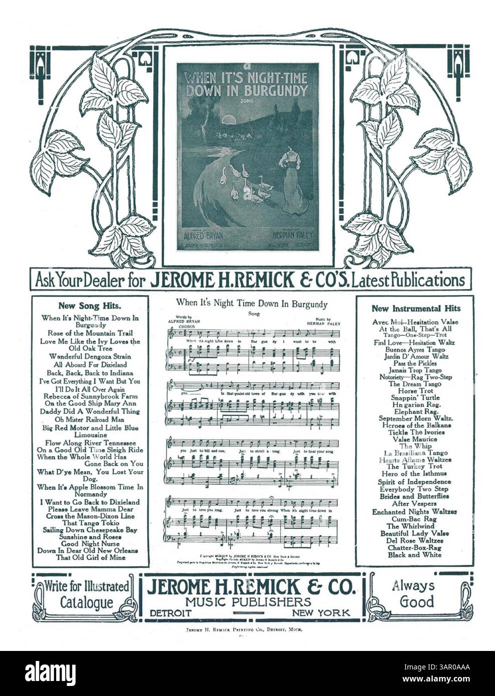 Dieses Notenblatt für „I Miss Your Smile“ enthält Werbung für „When IT's Night Time Down in Burgundy“ auf der Innen- und Rückseite, die Musiktrends des frühen 20. Jahrhunderts zeigt. Stockfoto