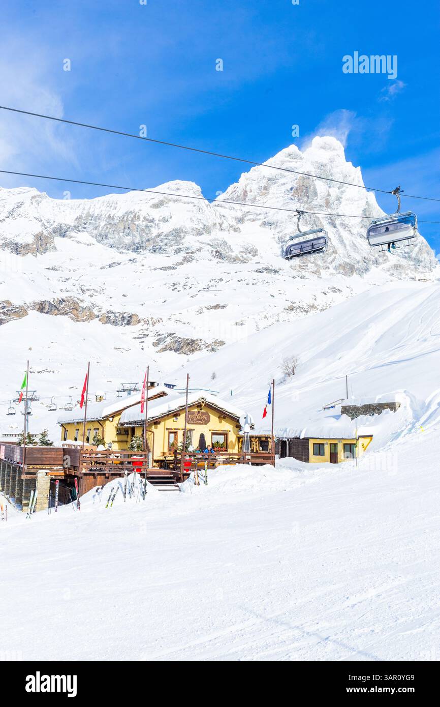 BREUIL-CERVINIA, ITALIEN - 13. DEZEMBER 2024. Blick auf Monte Cervino (Matterhorn) Breuil-Cervinia, Aostatal. Stockfoto