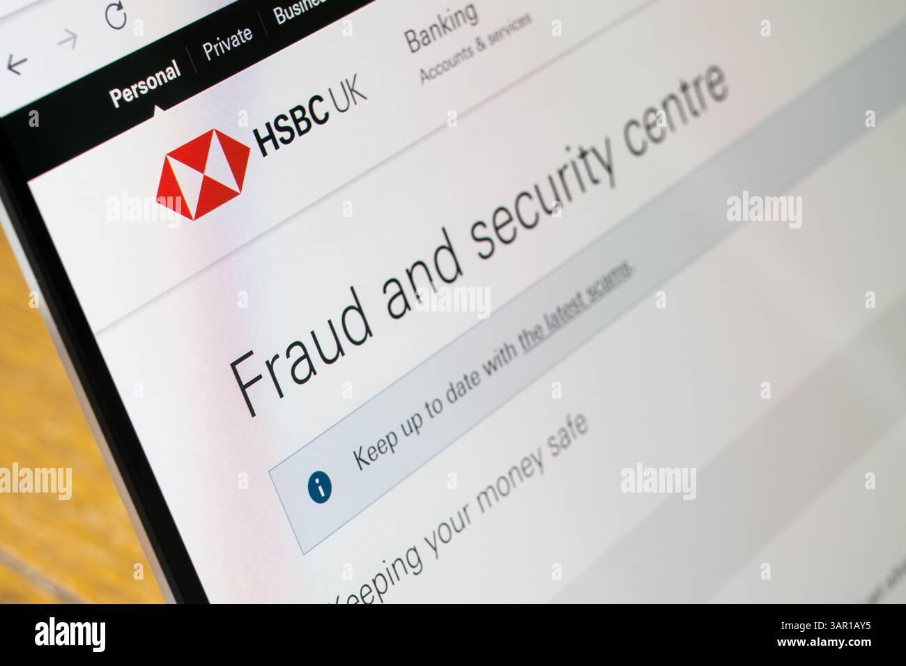 Betrugs- und Sicherheitszentrum auf der Website von HSBC UK, um das Geld des Kunden zu schützen. Konzept: Betrug, Betrug, Betrug, Betrug verhindern, Bankgeschäfte Stockfoto