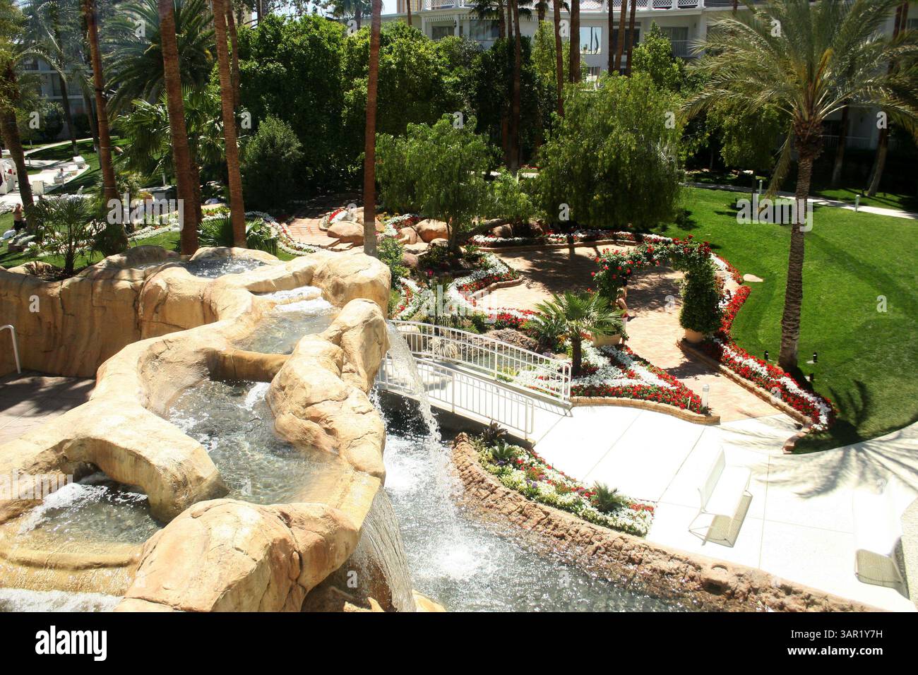 Das TROPICANA Hotel und Resort wird eine Milliarde Dollar Renovierung am Las Vegas Strip durchlaufen. Das Hotel, das ursprünglich 1957 eröffnet wurde, verfügt über 1.658 Hotelzimmer und liegt an einer Kreuzung, die die meisten Zimmer der Welt beansprucht. Es hat einen merkwürdigen, zwielichtigen Hintergrund und es gab Verbindungen zu dem Mafioden Frank Costello und zu einer Skimming-Operation, die von der Kansas City Mob betrieben wird. (Kreditbild: © Barry Sweet/ZUMAPRESS.com) Stockfoto