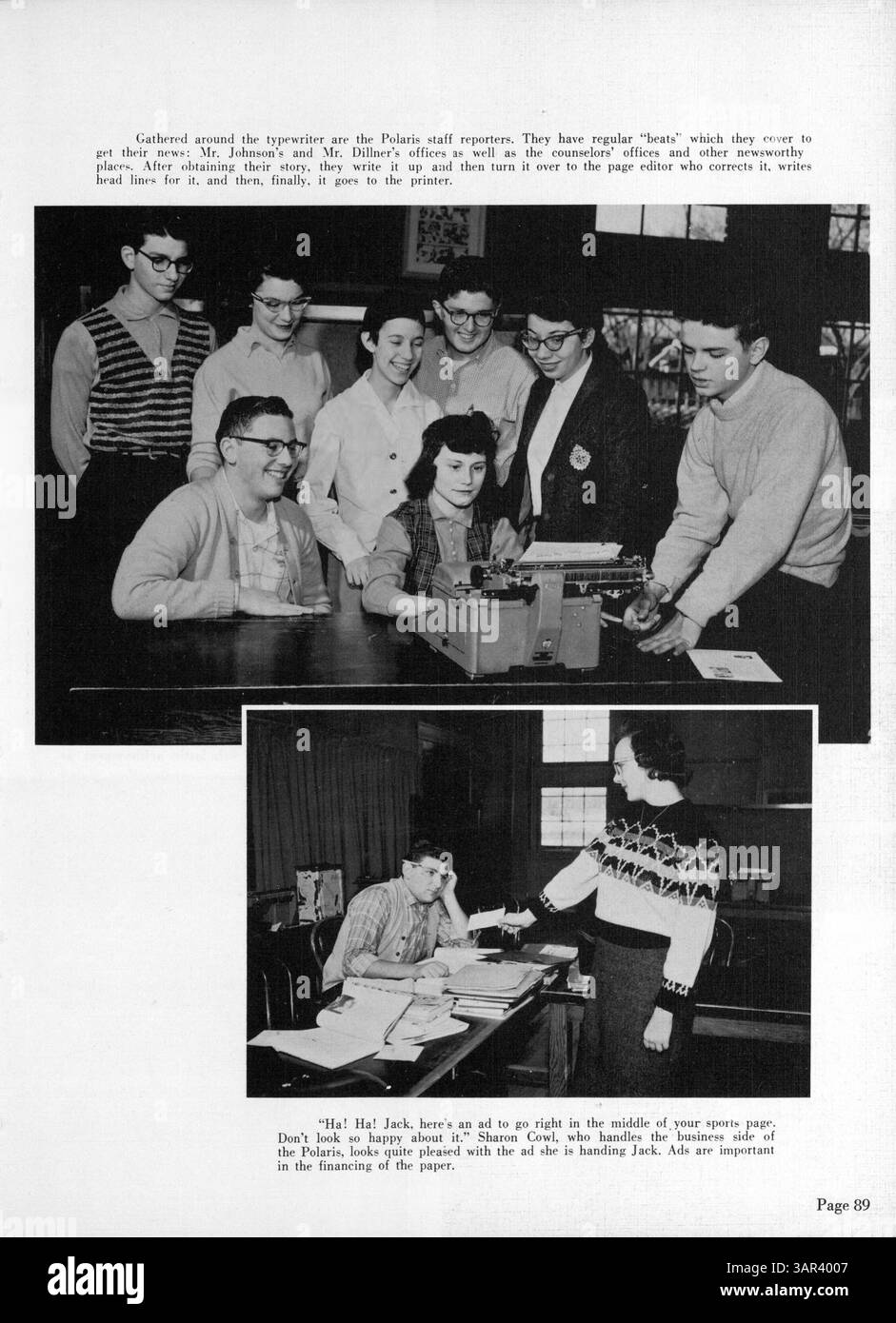 Das Jahrbuch „Polaris“ 1958 der North High School dokumentiert Schüler, Lehrer, Vereine, Leichtathletik und andere wichtige Ereignisse des Schuljahres 1957-1958 und beleuchtet die Geschichte der afroamerikanischen Schule. Stockfoto