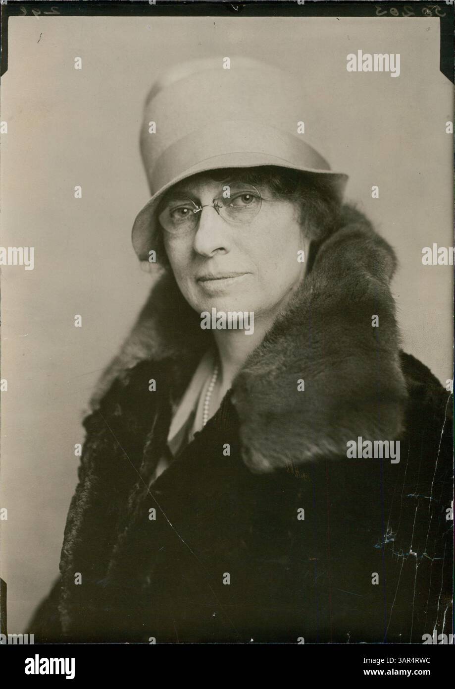Ebba Dahl war Vorsitzender der Zuhrah Temple Women's Auxiliary, einer Organisation, die das Shriner's Hospital für verkrüppelte Kinder unterstützte. Sie trug zur Spendensammlung und zur Öffentlichkeitsarbeit bei. Stockfoto